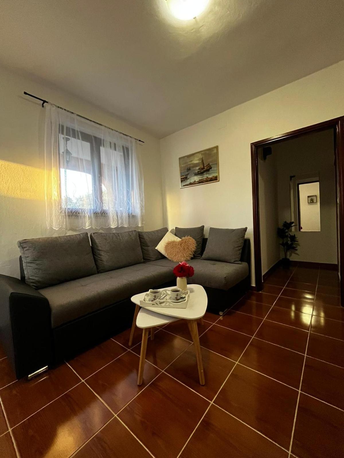 Mimi - Airport Apartmán Pula